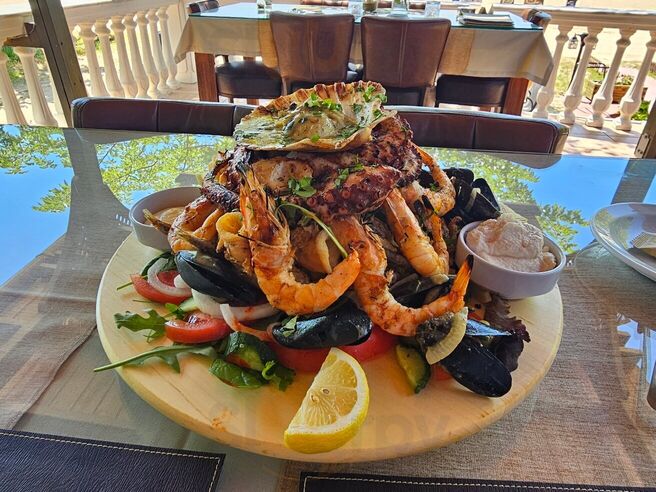 Sea Breeze Restaurant - Cafe - Bar
