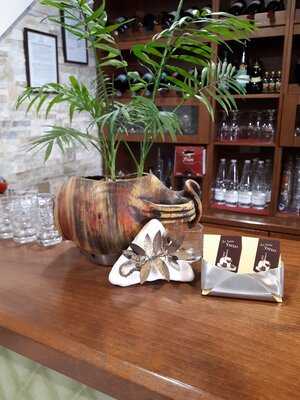 Δια Χειρός Τατσή