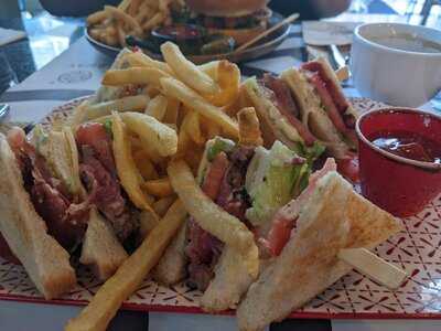 Sway Bar And Kitchen