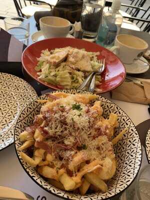 Sway Bar And Kitchen