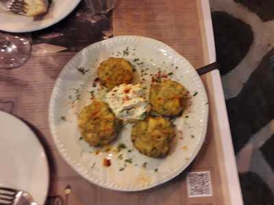 Γεύομαι και μαγεύομαι