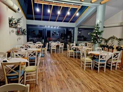 Κάτι Ψήνεται στη Γωνία