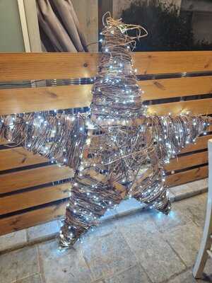 Κάτι Ψήνεται στη Γωνία