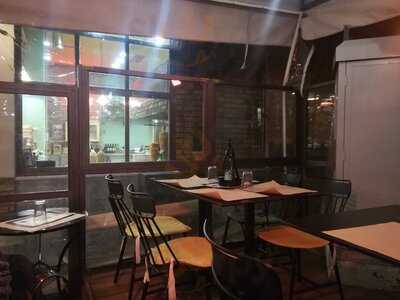 Hi-Φαι Grill House