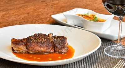 Zamos Cafe Bar Resto