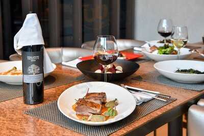 Zamos Cafe Bar Resto