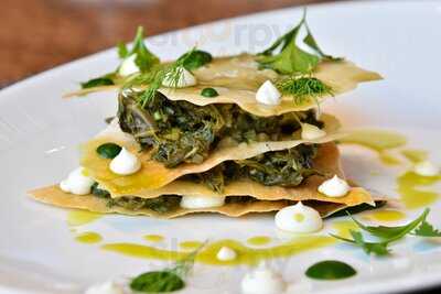 Zamos Cafe Bar Resto