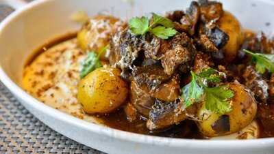 Zamos Cafe Bar Resto