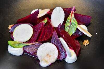 Zamos Cafe Bar Resto