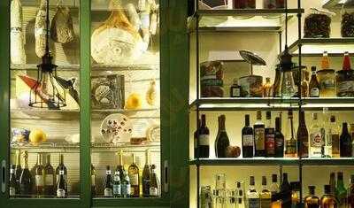 Cafe Voulis Salumeria