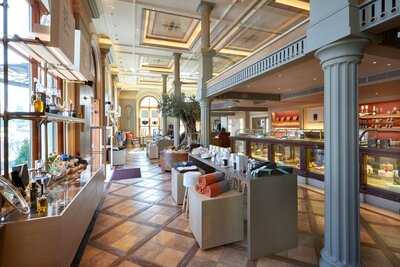 Gb Corner Gifts & Flavors