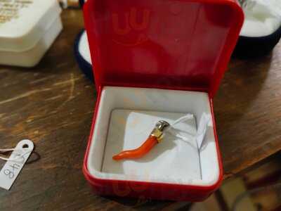 Bizou Vegan Cafe & Antiques