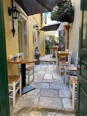 Bizou Vegan Cafe & Antiques