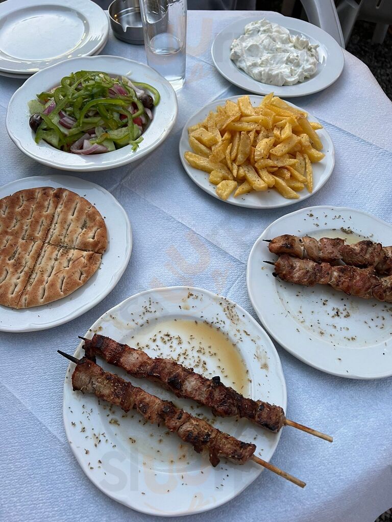 Στα Σουβλάκια