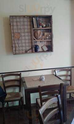 Τα Τρύπια Ποτήρια