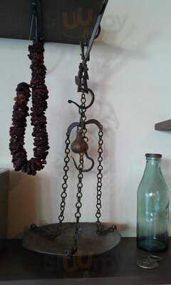 Τα Τρύπια Ποτήρια