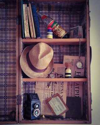 Τα Τρύπια Ποτήρια