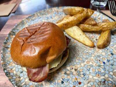 Yard All Day Bar Restaurant