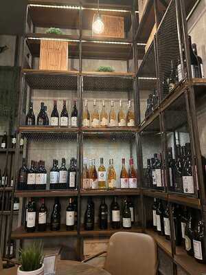 Caravin Wine & Wanderlust