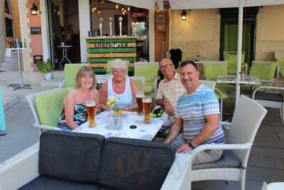 Alle-koukou Cafe Bar & Restaurant