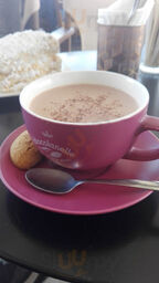 Παραδοσιακόν Γλυκισματοποιείον Κρίνος