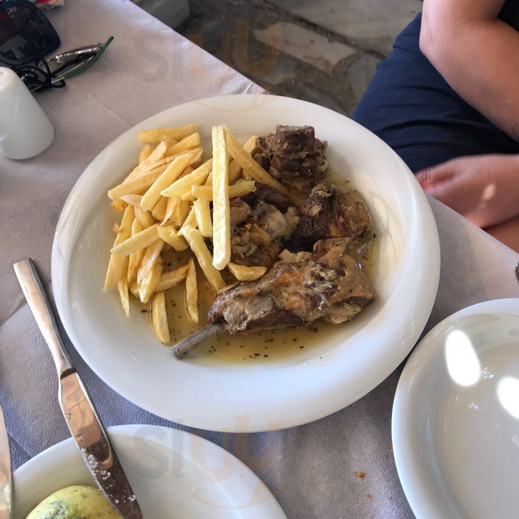 Ταβέρνα Κιόνια