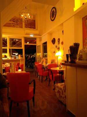 Xouzouri Cafe Bistro