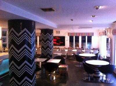 Showroom Cafe Bar Restaurant