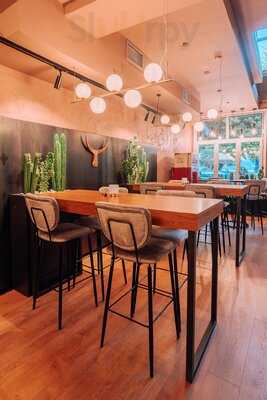 Poco Loco Cantina-cocktaileria Mexicana