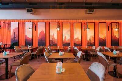 Poco Loco Cantina-cocktaileria Mexicana