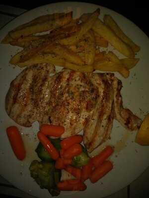 Ταβέρνα Ψησταριά Η Μάσα