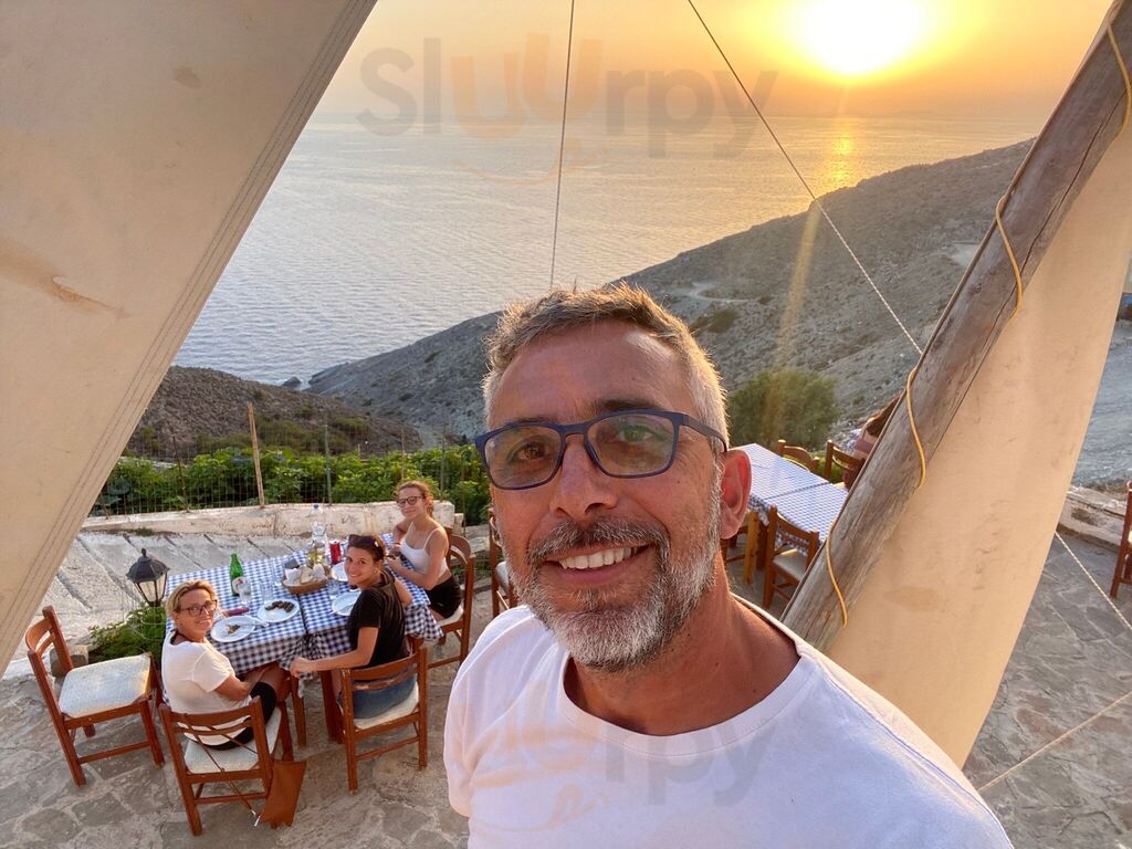Milos Taverna