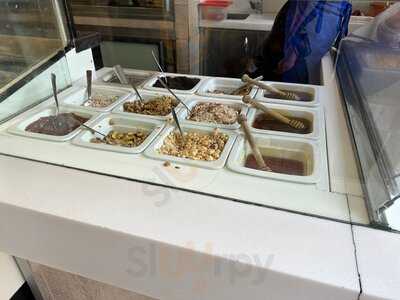 Fresko Yogurt Bar