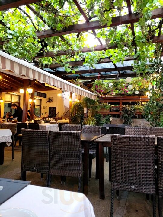 Makis Restaurant