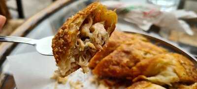 Μπουγατσάδικο η Θεσσαλονίκη