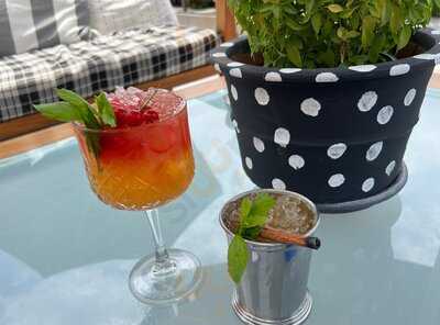 Air Lounge Bar & Restaurant