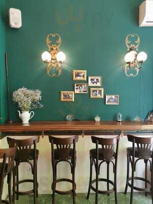 Buñuel Uptempo Bistro