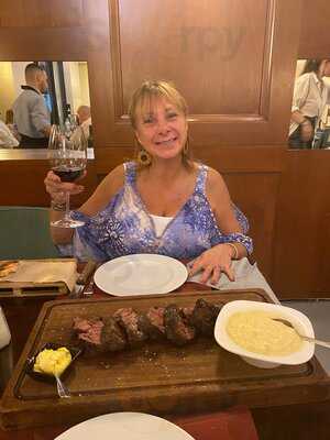 Τηλέμαχος Αθήνα - Βραβευμένο Wine & Meat Restaurant