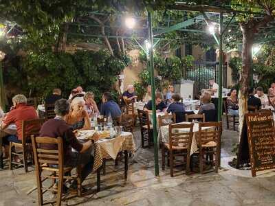 Taverna Platanos