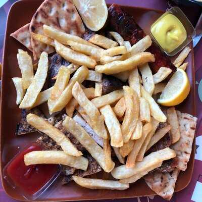 Γεύομαι Μαγεύομαι