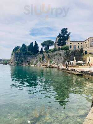 En Plo Cafe Restaurant