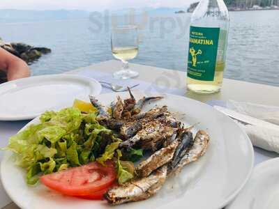 En Plo Cafe Restaurant