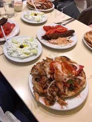 Ταβέρνα Μπαϊρακτάρης σταθμός