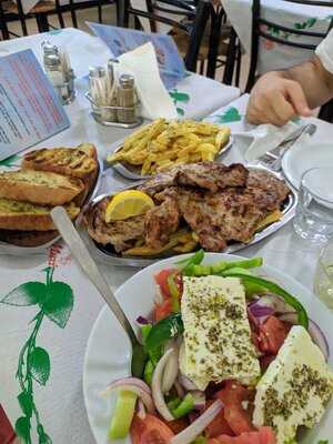 Ο Τέλης Μπριζόλες