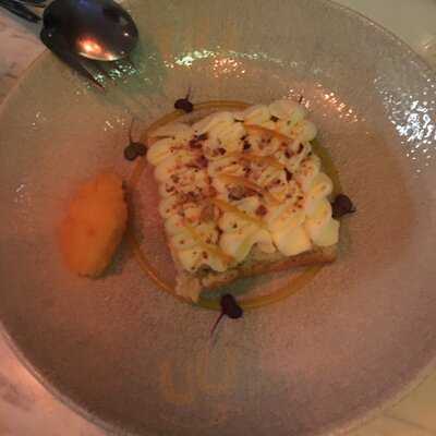 Μ8 . Κολωνάκι