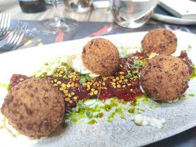 Μ8 . Κολωνάκι