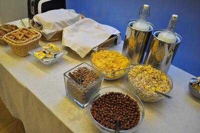 O&b Athens All Day Bar Restaurant