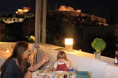 Στροφή Αθηναϊκό Εστιατόριο