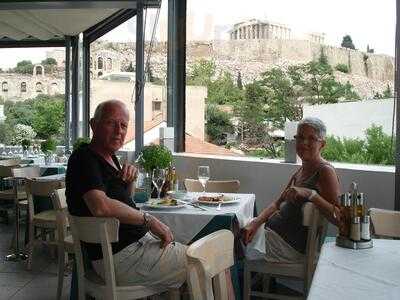 Στροφή Αθηναϊκό Εστιατόριο