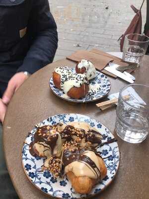 Στάζει Μέλι